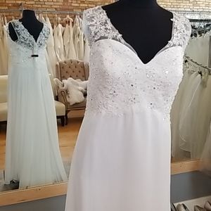 Gorgeous Azazie Plus Size Wedding Gown